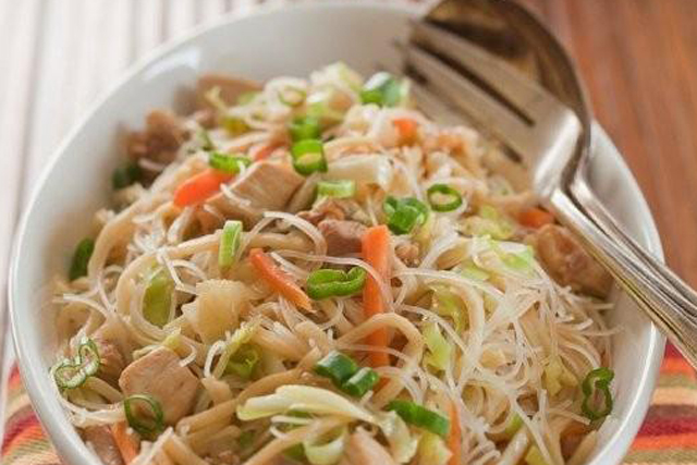 What is a recipe for Filipino pancit?