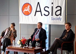 Left to right: Sarah Chayes, Richard Holbrooke, Nicholas Schmidle (Azadeh Fartash/Asia Society)