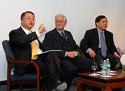  Left to right: Clarence Kwan, Nicholas Platt (Elsa Ruiz/Asia Society) 