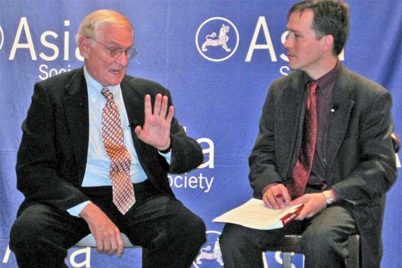 Nicholas Platt (L) explains bicycle diplomacy in China during on onstage interview with Professor Hans Stockton in Houston on Nov. 18, 2010. 
