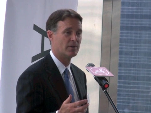 In Hong Kong on June 8, former U.S. Senator Evan Bayh assesses the impact of consumption and the role of the US government in the economic recovery. (3 min., 48 sec.) 