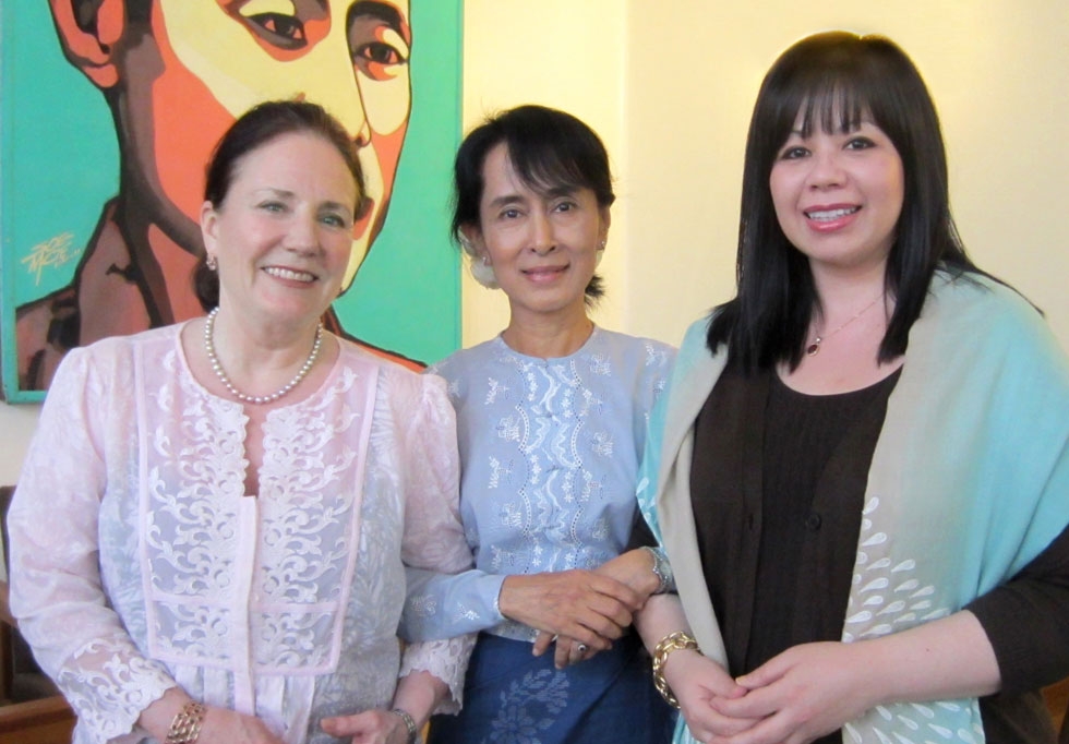 Burmese democracy icon Aung San Suu Kyi (C) poses recently at her offices in Yangon with Asia Society Vice President of Global Policy Programs Suzanne DiMaggio (R) and Asia Society Senior Advisor Priscilla Clapp.