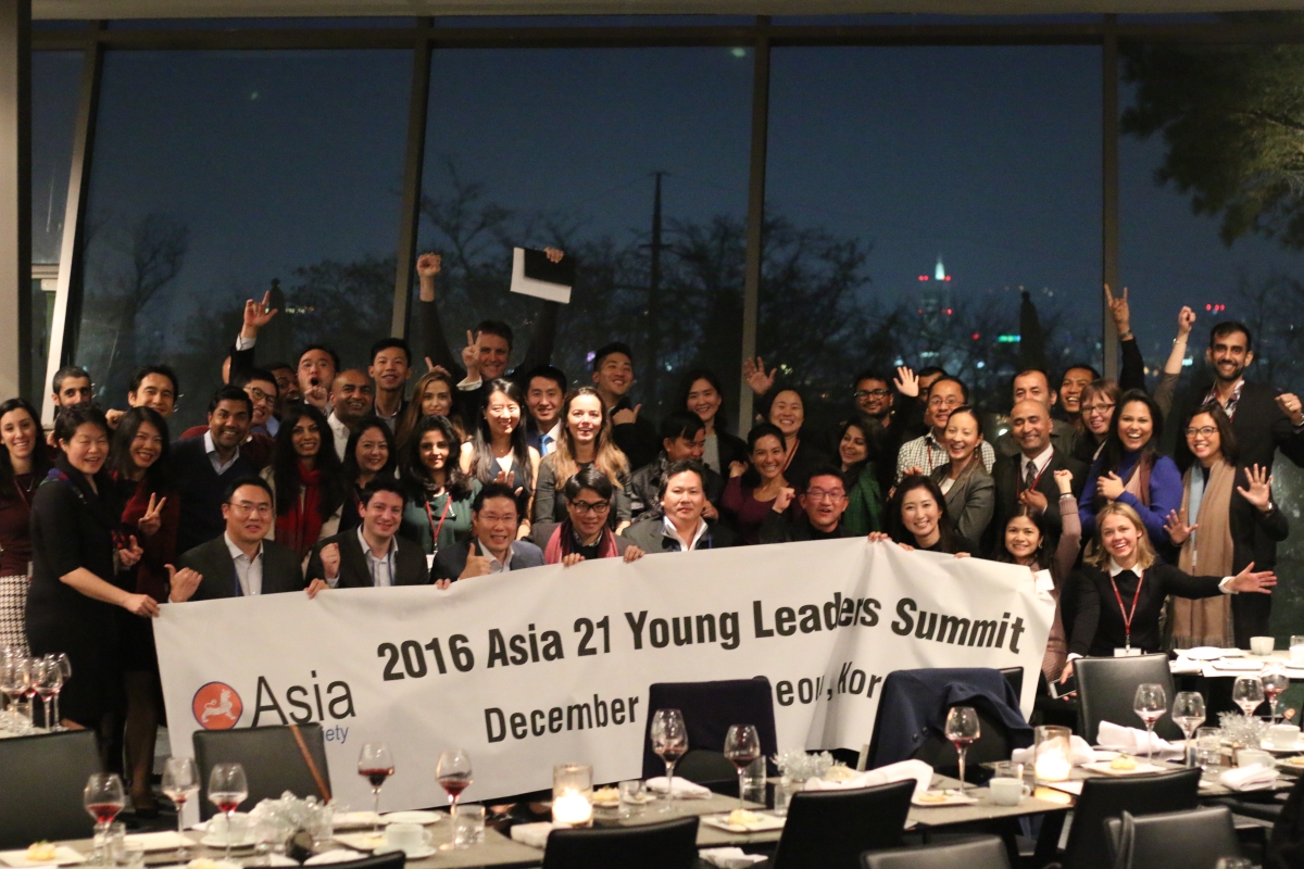 Asia 21 Summit 2016 Class Dinner Group Photo
