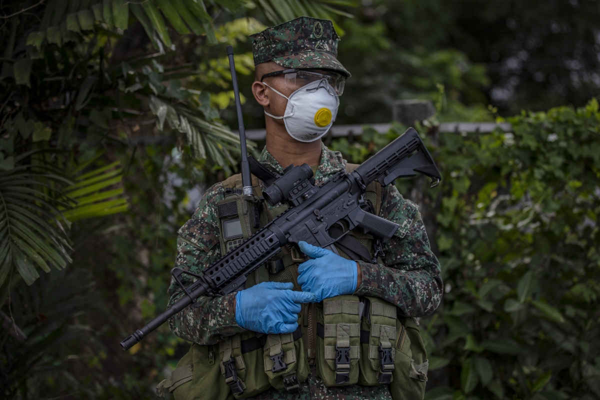 A Filipino policeman wearing a facemask and gloves as coronavirus spreads