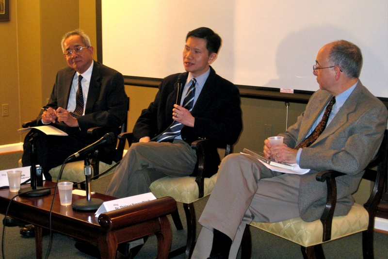 L to R: Sos Kem, Thitinan Pongsudhirak, and John Burgess discuss the Preah Vihear temple conflict between Cambodia and Thailand at Asia Society Washington DC on March 31, 2011. 