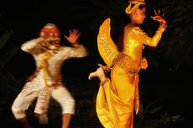 Traditional Cambodian "Golden Mermaid" Dance (Photo by Shifted Librarian/flickr)