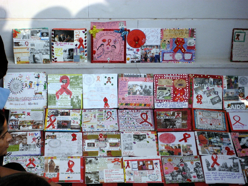 World AIDS Day Peace Tiles created by participants in a Gram Bharati Samiti workshop in Jaipur, India (Global Peace Tiles/Flickr)