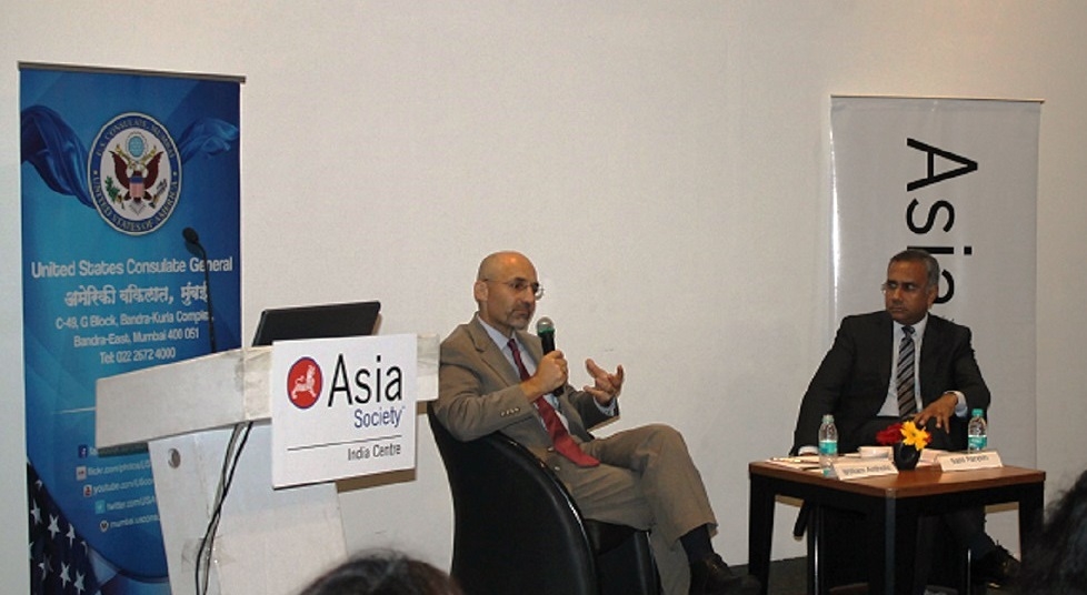 Dr. William Antholis (L) and Salil Parekh (R) in Mumbai on September 5, 2014. (Asia Society India Centre)