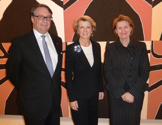 The Hon Warwick Smith AM, the Hon Julie Bishop and Karen Wood in at the Asia Society lunch in Melbourne