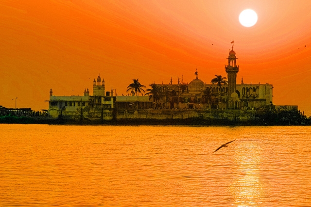 Mumbai, India (humayunnapeerzaada/flickr)