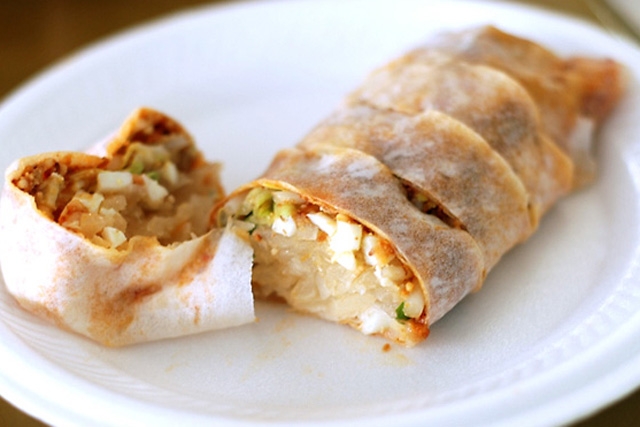Popiah (Photo by food_in_mouth/flickr)