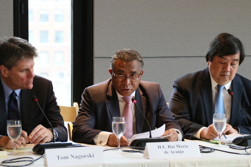 Asia Society's Executive Vice President Tom Nagorski and Yale Law School Professor Harold Koh listen to Timor Leste's Prime Minister, Rui Maria De Araújo, at a roundtable discussion at Asia Society on June 28, 2016. (Ellen Wallop / Asia Society)