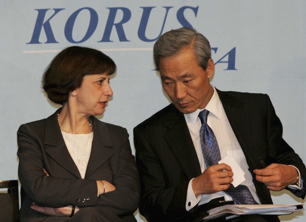 Wendy Cutler, Assistant U.S. Trade Representative, and South Korea's chief negotiator Kim Jong-Hoon attend a joint news conference on April 2, 2007 in Seoul, South Korea after finalizing the KORUS trade agreement. (Byun Young-Wook/Getty Images)