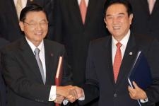 Chen Yunlin (R), the head of a semi-official Chinese agency, shakes hands with his Taiwan counterpart Chiang Ping-kun, chairman for the Taiwan's Strait Exchange Foundation, after they signed the Economic Cooperation Framework Agreement (ECFA) in Chongqing on June 29, 2010. (Sam Yeh/AFP/Getty Images)