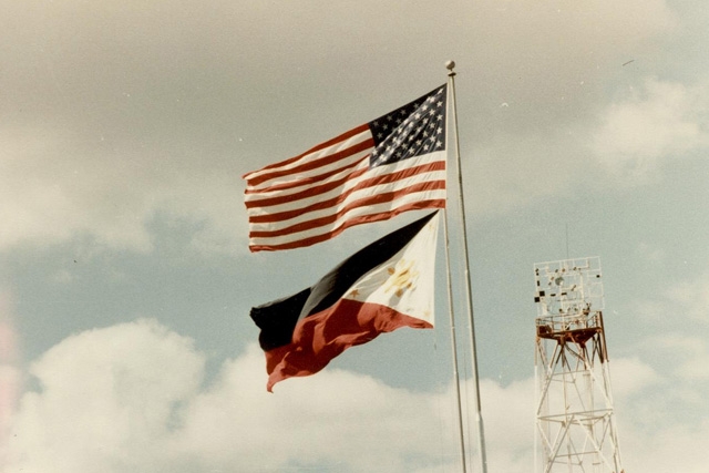 American and Phillipine flags (Photo by mtfrazier/flickr)