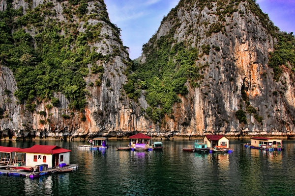 Floating fishing village in Ha Long Bay, Vietnam. (A. Strakey/Flickr)