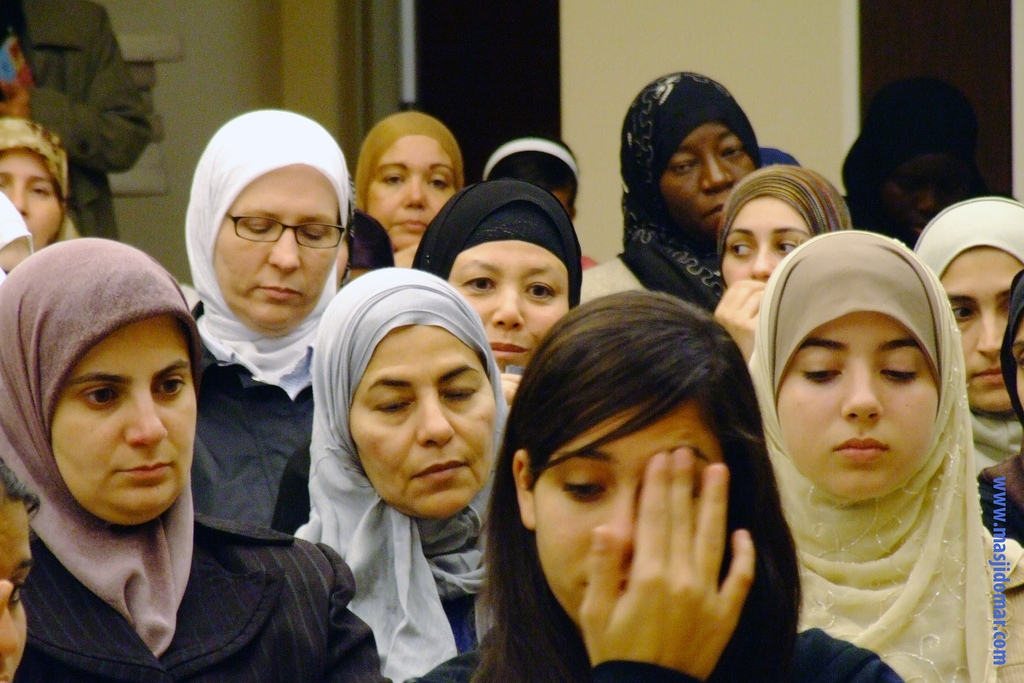 Returning pilgrims (hujjaj) share their experiences in the Holy Land at the Islamic Institute of Orange County. -ANAHEIM, California, Ja. 4, 2008  (IIOC/Flickr)