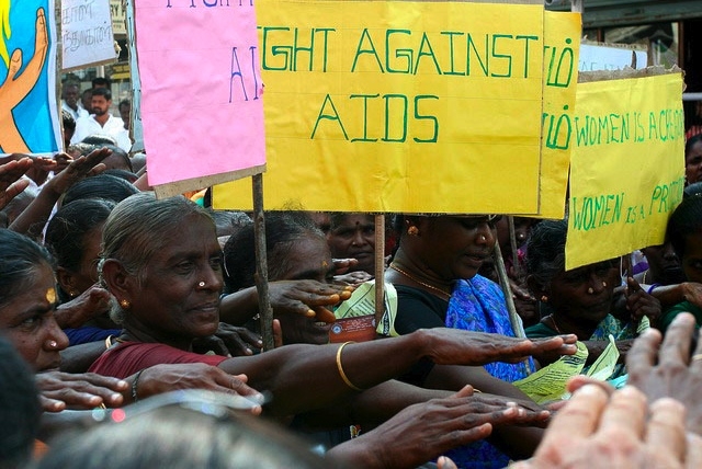 Manifestation of women against AIDS, India (entrelec/Flickr)