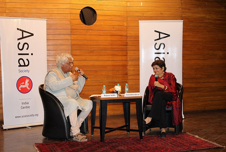 Rajeev Sethi (L) and Asia Society President Emerita Vishakha Desai in Mumbai on February 13, 2014. (Asia Society India Centre) 