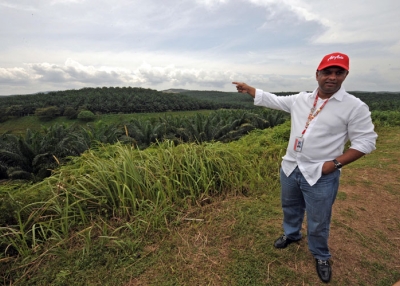 AirAsia founder Tony Fernandes near the proposed site of the new AirAsia terminal in Kuala Lumpur on Jan. 8, 2009.  (Saeed Khan/AFP/Getty Images)