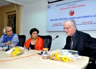 MUMBAI, January 18, 2011: (From L to R) Sudheendra Kulkarni, Chairman of Observer Research Foundation, Asia Society President Vishakha Desai and Former President Robert Oxnam at Rolling the Dice: India and China in 2025