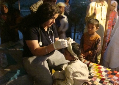 Dr. Geet Chainani at a medical camp in a village near Dadu, Sindh. (Beena Sarwar)