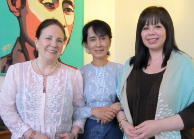 Burmese democracy icon Aung San Suu Kyi (C) poses recently at her offices in Yangon with Asia Society Vice President of Global Policy Programs Suzanne DiMaggio (R) and Asia Society Senior Advisor Priscilla Clapp.