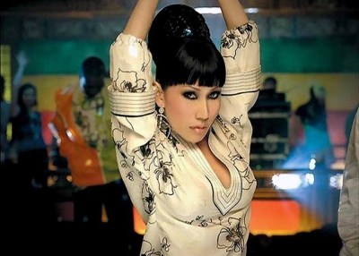 Singapore pop star Sun in her 2007 "China Wine" video. 