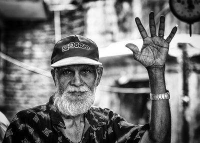 A man waves to the camera at the market in Kandy, Sri Lanka on September 1, 2012. (Carbajo.Sergio/Flickr)