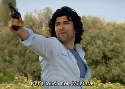 Engin Akyürek in action during an episode of the Turkish soap opera Fatmagül'ün Suçu Ne?. (YouTube)