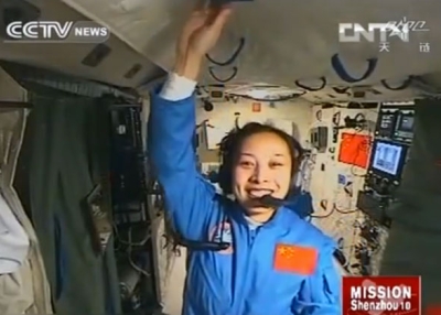 China's second female astronaut, Wang Yaping, was the chief course speaker during Shenzhou-10's live lecture from space on June 20, 2013. (CCTVcomInternational)