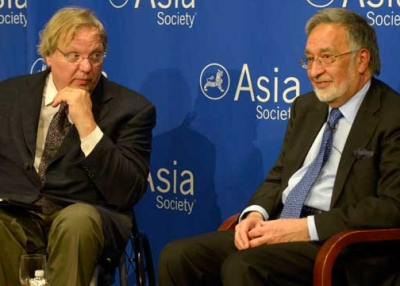 Afghanistan Foreign Minister Dr. Zalmai Rassoul (R) and journalist John Hockenberry at Asia Society New York on September 24, 2013. (Elsa Ruiz/Asia Society)