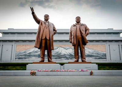 Massive statues of Kim Il-Sung and Kim Jong-Il in Pyongyang, North Korea on April 12, 2015. (ze Dirk/Flickr)