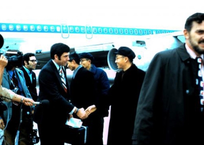 CBS News correspondent Dan Rather arrives in Beijing in Feb. 1972. (Courtesy Ed Fouhy)