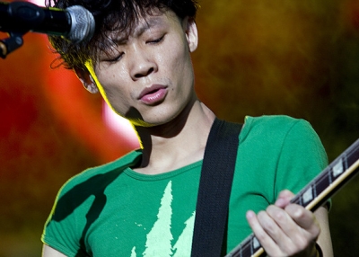 Wu Hao, guitarist for Beijing-based indie-punk band SUBS, performs at the Zebra Music Festival in Chengdu, May 2009. (Josh Chin/Flickr)