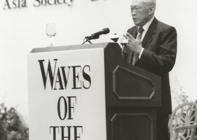 Then-Singapore Senior Minister Lee Kuan Yew speaks at 1994 event in Singapore. 