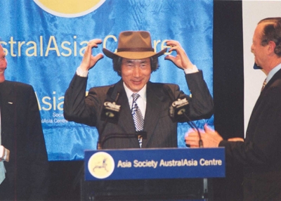 Japanese Prime Minister Junichiro Koizumi dons a cowboy hat gifted to him by Asia Society. (Asia Society)