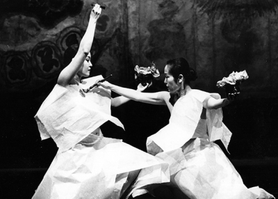 Eunjin Hwang (L) and Sun Ock Lee performing "Zen Dance — Lotus" at Asia Society's "Korean Zen" performance in 1991. (Asia Society) 