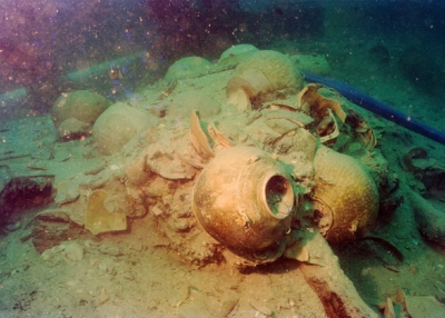 A group of storage jars at the site of the wreck off Belitung Island (Michael Flecker)
