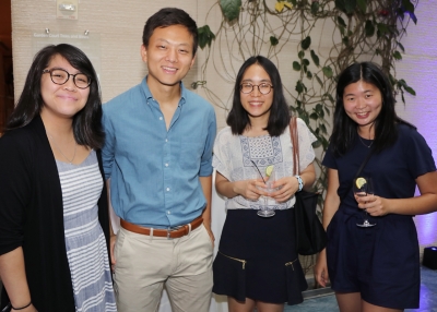 Friends at Asia Society's Leo Bar (Ellen Wallop/Asia Society.)