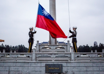 Honor guards raising the Taiwanese flag at the Chiang Kai-shek memorial