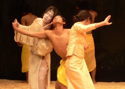 Eiko and Koma and Cambodian Dancer “Peace” Asia Society tour 2007. Credit: La Frances Hui