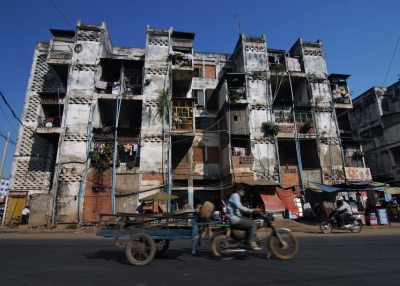 Ghetto survival in Phnom Penh.  (alidarbac/Flickr)