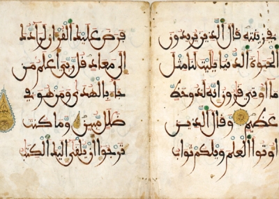 Bifolio from a Qur’an in Maghribi script. North Africa, 13th–14th century. Ink, opaque pigment, and gold on parchment. 8 x 9 7/8 inches (20.2 x 25.1 cm) (folio). Harvard University Art Museums, Arthur M. Sackler Museum, bequest of Hervey E. Wetzel. (Katya Kallsen © President and Fellows of Harvard College) 