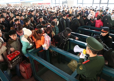 Passengers prepare to board the trains that will eventually take them home for the Spring Festival on January 26, 2014 in Beijing, China. (ChinaFotoPress/Getty Images)