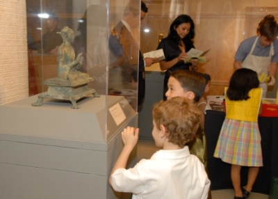 Children enjoying Asian sculpture at Asia Society