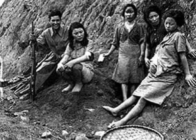 Korean 'comfort women,' who were often teenagers. (KeithPR/flickr)