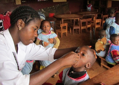 Guinea: Vaccination team vaccinating children at a nursery school.