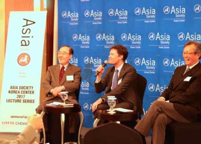 From left: H.E. Sung-Chul Yang, moderator John Delury and H.E. Young-Jin Choi 