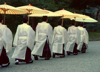 Shinto Priests marching at Meiji Temple Shrine (chrisjfry/Flickr)